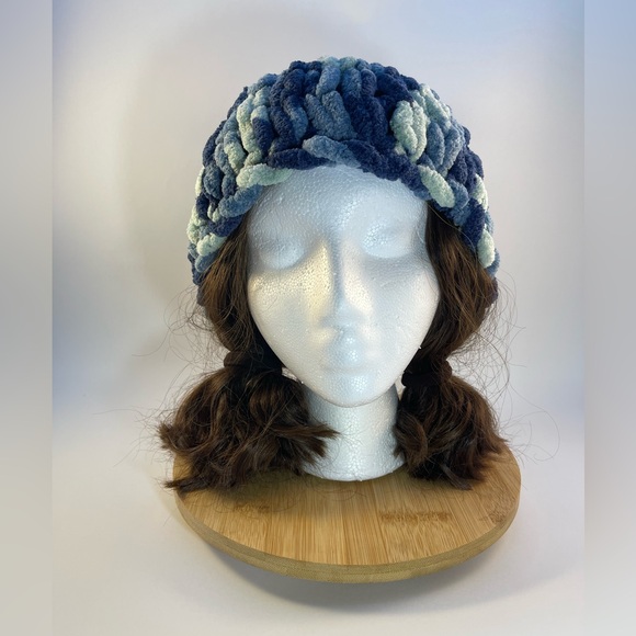 Handmade Kid’s Super Soft & Cozy Winter Hat With Loopy Pom-Pom - Variegated Blue - Picture 4 of 9